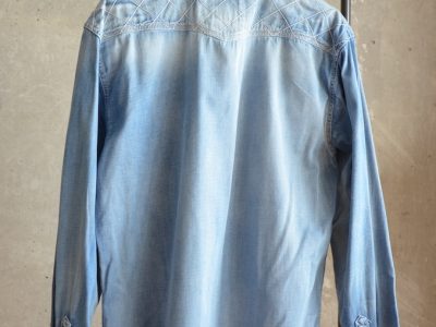 Washed Denim Hemd mit genähten Schulterdetails 44