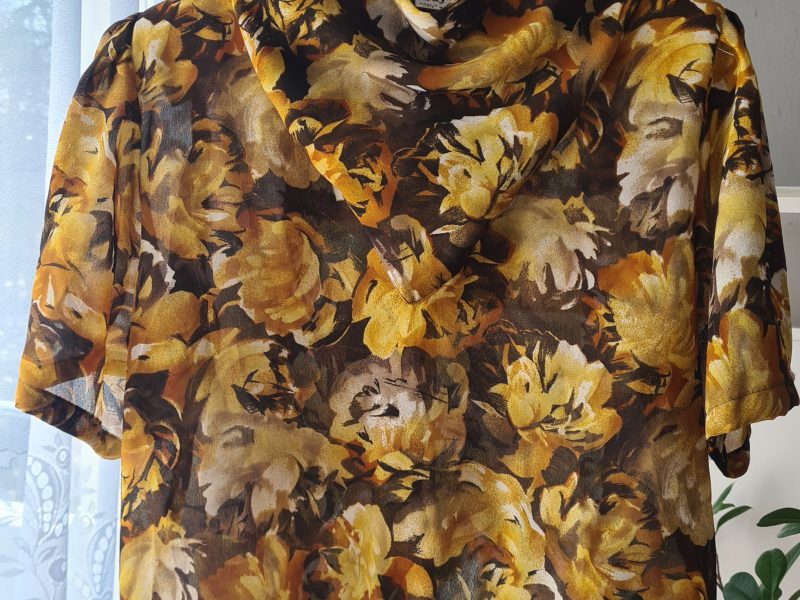 Blumige vintage Bluse