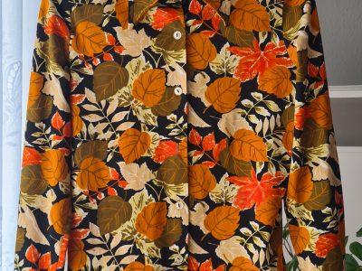 Blumige vintage Langarmbluse