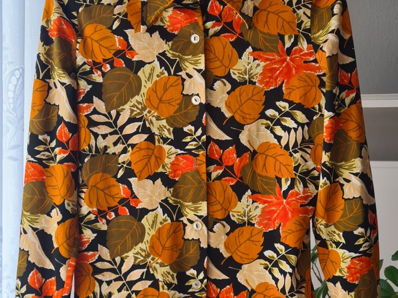 Blumige vintage Langarmbluse