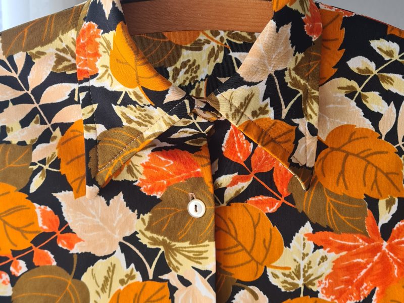 Blumige vintage Langarmbluse