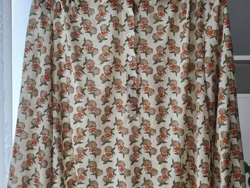 Blumige vintage Langarmbluse