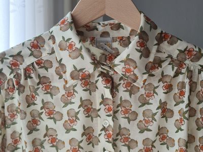 Blumige vintage Langarmbluse