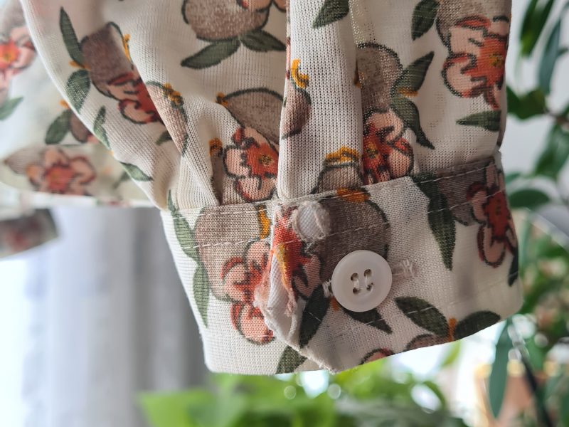 Blumige vintage Langarmbluse