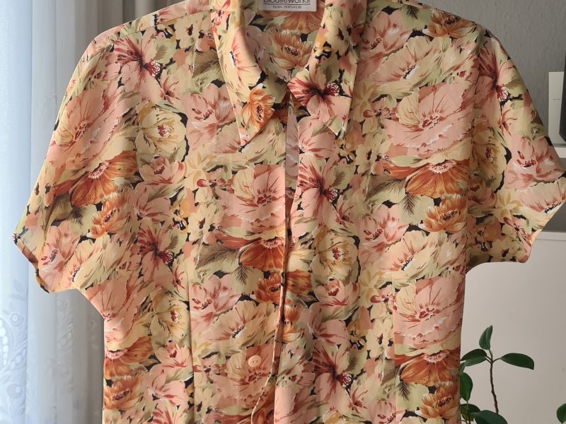 Blumige vintage Bluse